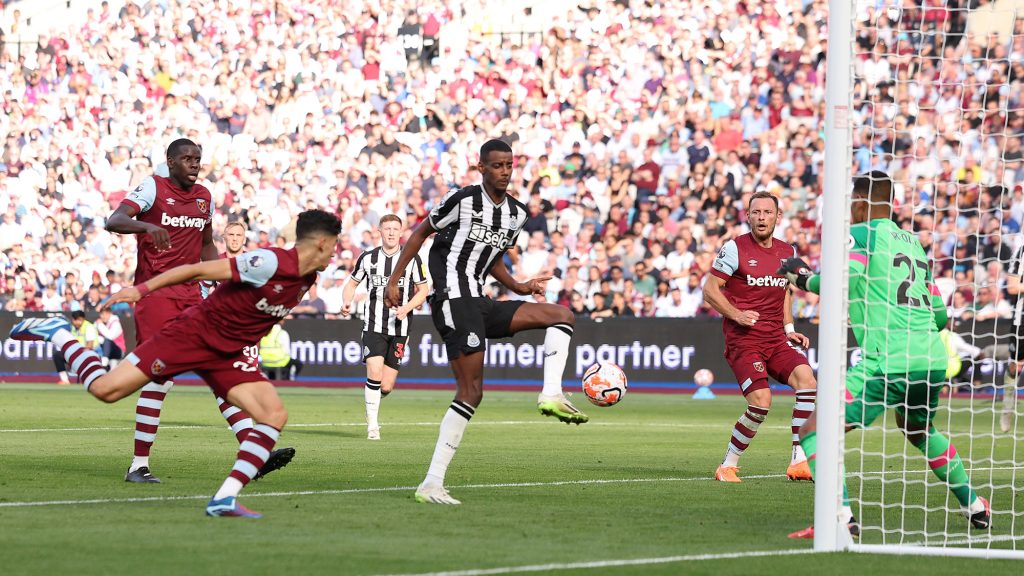 Alex Isak Shooting Goal West Ham