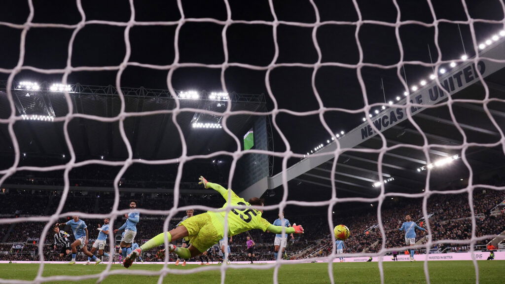 Harvey Barnes Newcastle Gol Donnarumma Manchester City