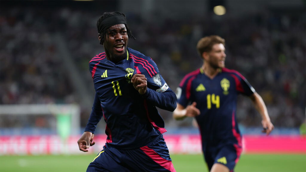 El gol de Anthony Elanga celebra Suecia