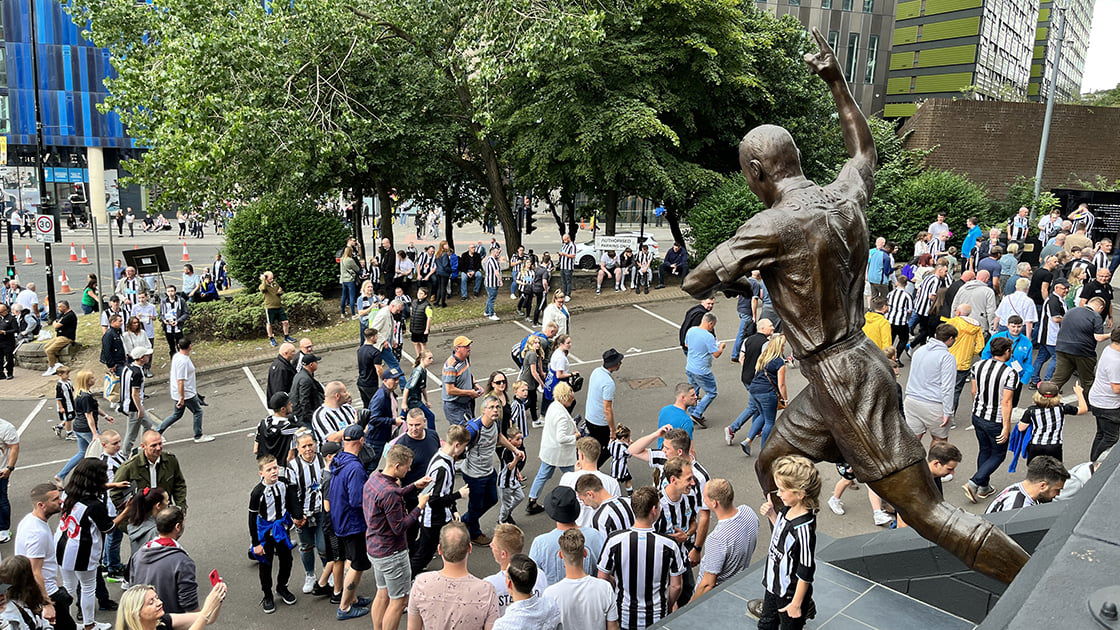 Eddie Howe Explains To Alan Shearer What It Means To Be Newcastle ...