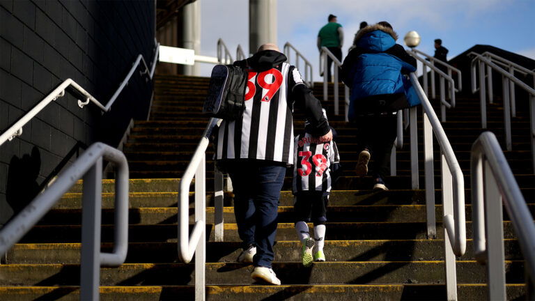 https://cdn.themag.co.uk/assets/fans-walking-up-steps-sjp-bruno-shirts-newcastle-united-nufc-2000-768x432.jpg