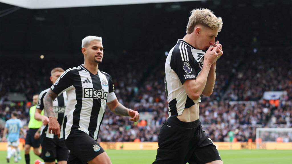 Anthony Gordon Goal Celebration Newcastle