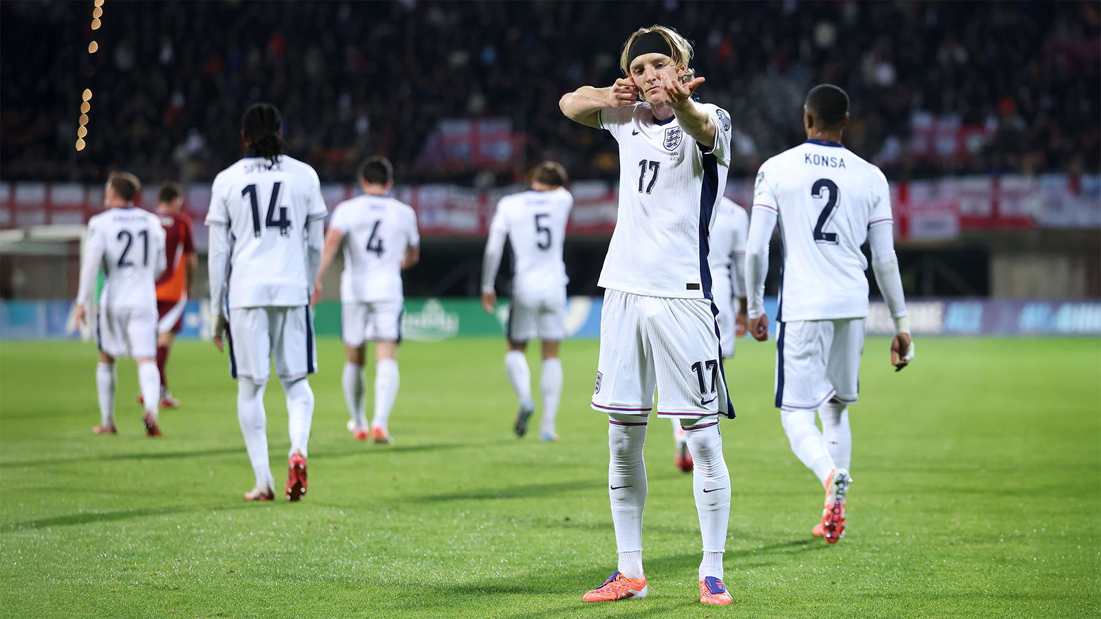 Anthony Gordon fires England into World Cup finals