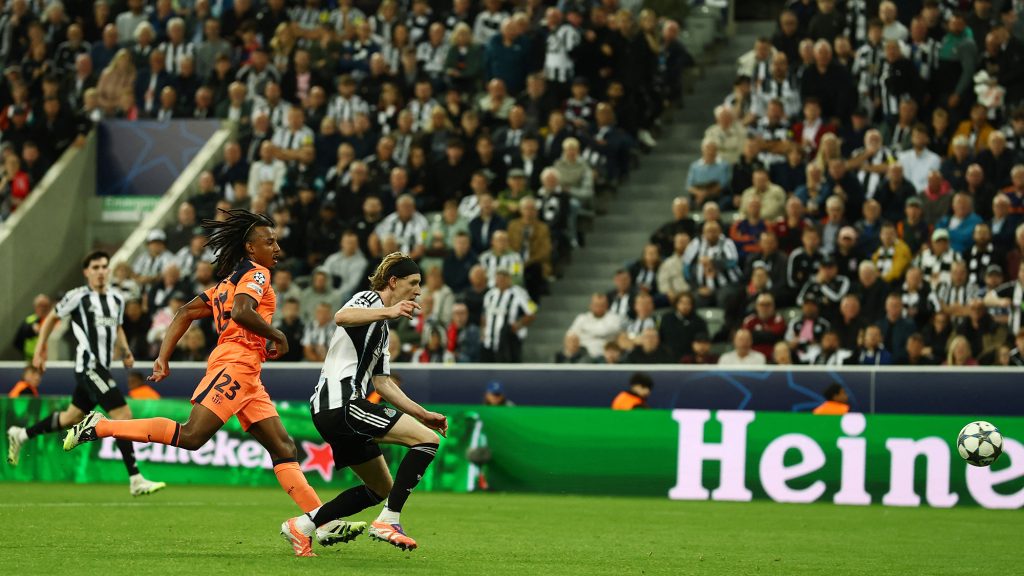 Anthony Gordon Newcastle Goal Barcelona Champions League