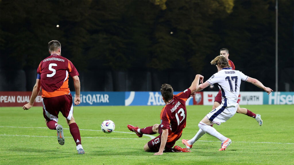 Anthony Gordon Disparo Gol Inglaterra Letonia