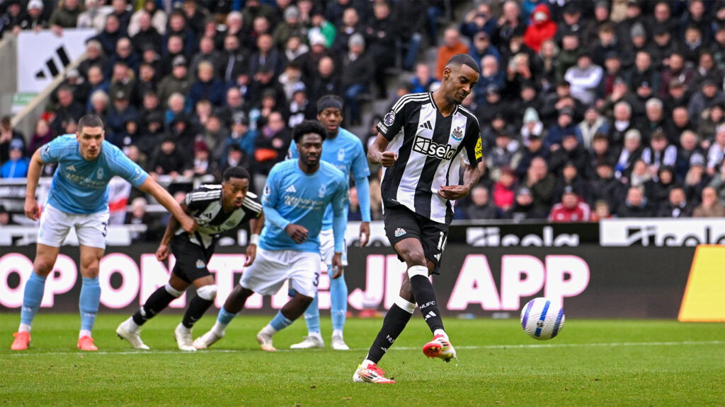 Alexander Isak Penalty Newcastle Nottingham Forest