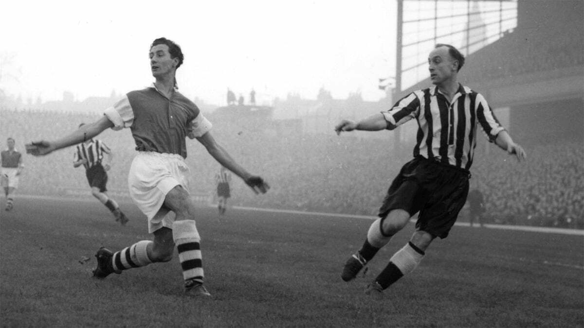 Photo Ancienne Newcastle United - Joueur En Possession Du Ballon - Vintage 1900s