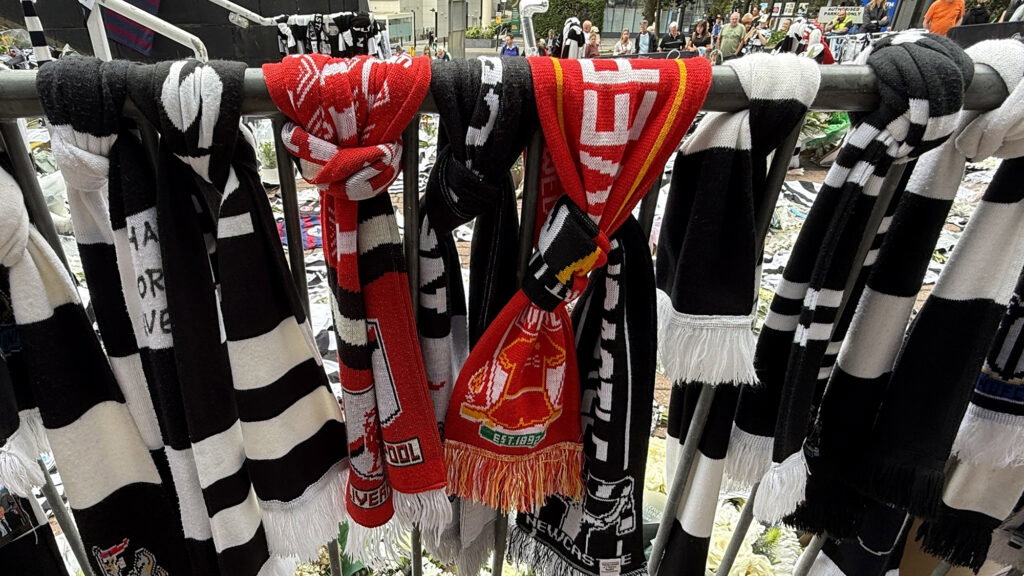 Kevin Keegan homenageia Liverpool Scarves St James' Park Newcastle United