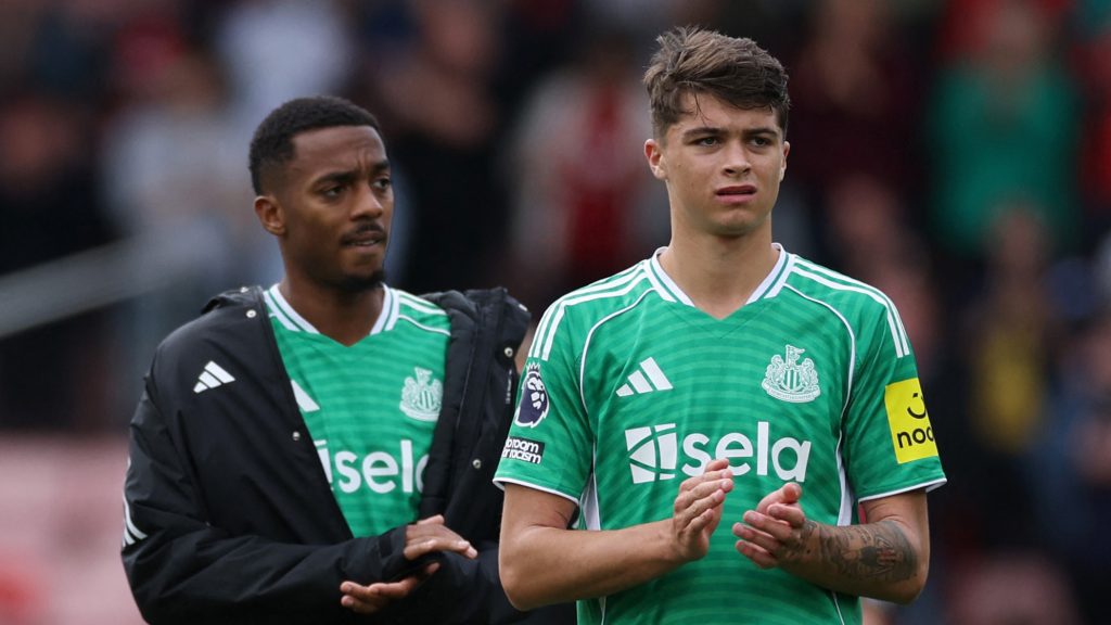 Lewis Miley Joe Willock Clapping Newcastle United