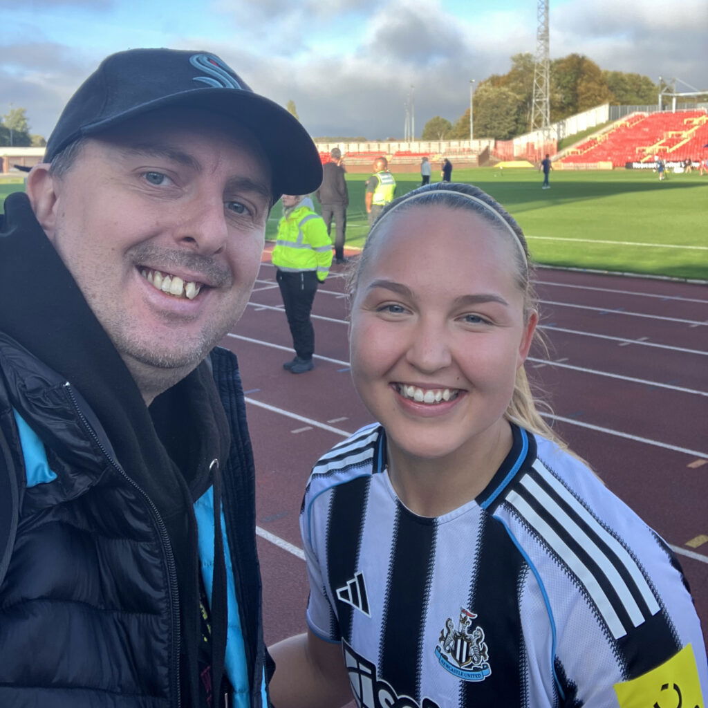 Oona Sevenius Newcastle Mujer Adam Mackman