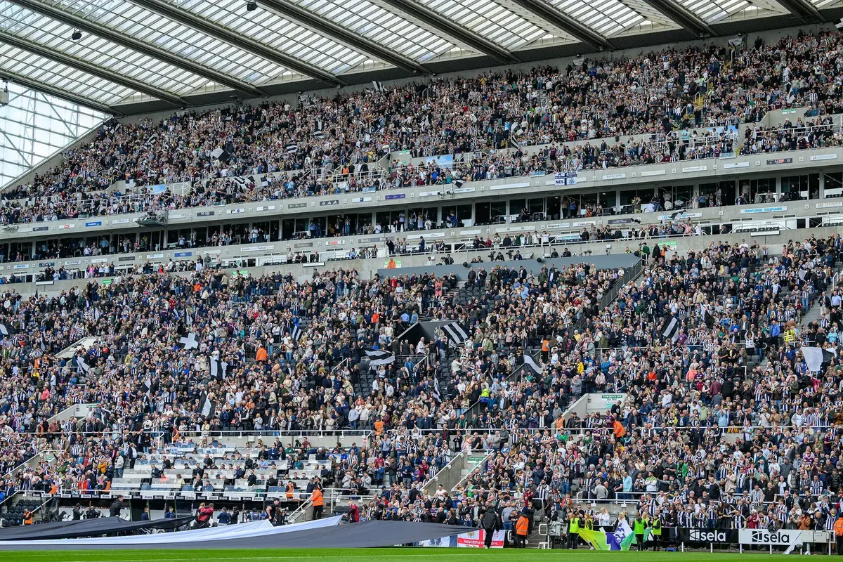El club me acaba de enviar por correo electrónico el número de la lista de espera de mi abono de temporada del Newcastle United.