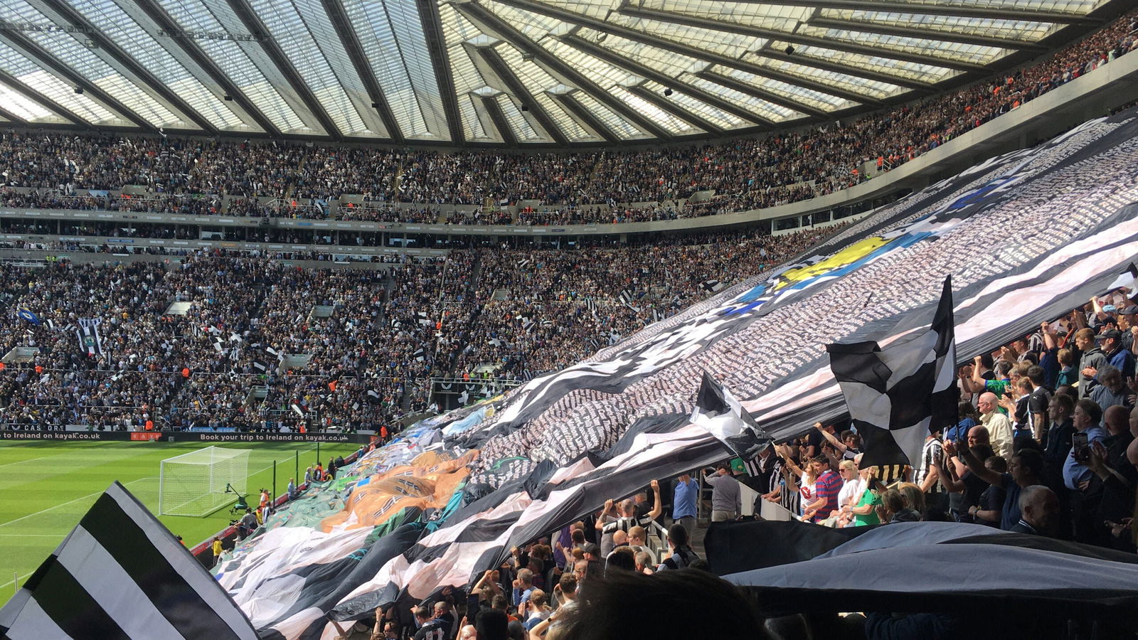 surfer-flag-leazes-end-newcastle-united-