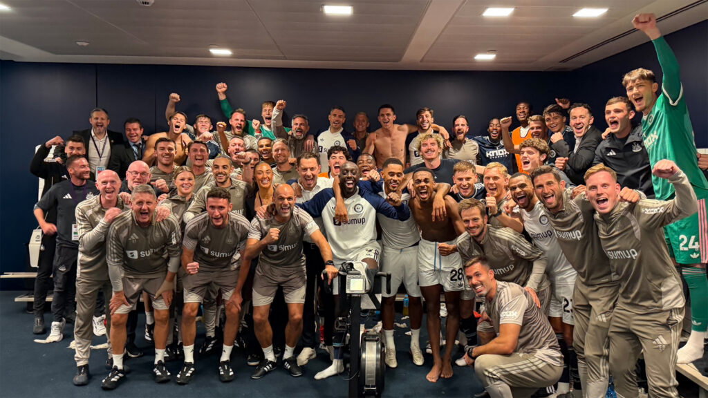 Comemoração no vestiário do Newcastle United Team Victory Spurs Premier League