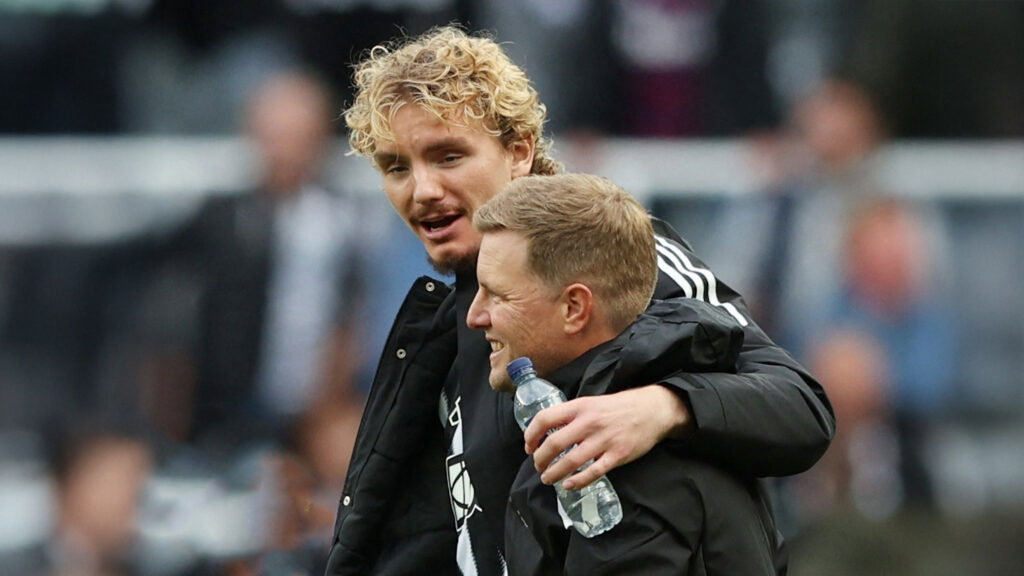 Nick Woltemade Arm Around Eddie Howe Newcastle United