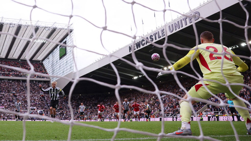 Nic Woltemade Gol Penalti Newcastle Nottingham Forest Sels