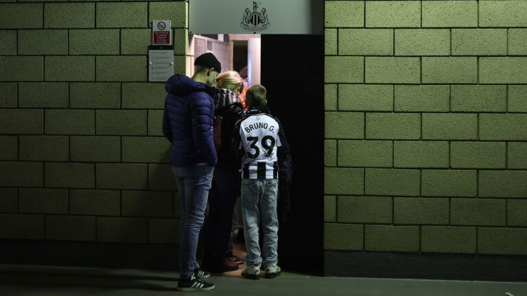 https://cdn.themag.co.uk/assets/young-fans-turnstile-sjp-bruno-shirt-newcastle-united-nufc-2000-768x432.jpg